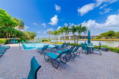 Condominio en venta en Hillsboro Beach, Florida, 2 dormitorios, 123.56 m2 № 1141541 - foto 2