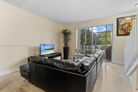 Townhouse in Weston, Florida 2 bedrooms, 105.07 sq.m. № 820855 - photo 25