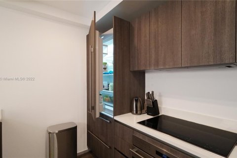 Condo in Miami, Florida, 1 bedroom  № 9737 - photo 13