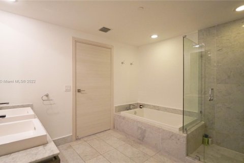 Condo in Miami, Florida, 1 bedroom  № 9737 - photo 26