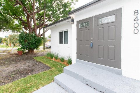 Casa en venta en Miami, Florida, 4 dormitorios № 1436963 - foto 3