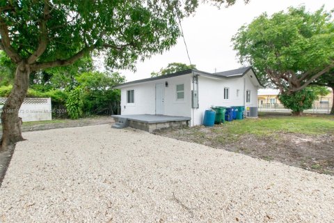 Casa en venta en Miami, Florida, 4 dormitorios № 1436963 - foto 18