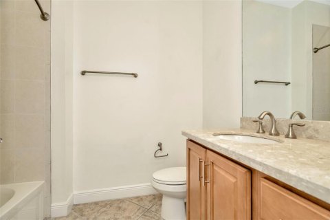 Townhouse in Tampa, Florida 4 bedrooms, 253.16 sq.m. № 1434379 - photo 21