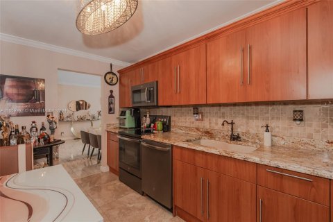 Condo in Hollywood, Florida, 1 bedroom  № 1365571 - photo 16