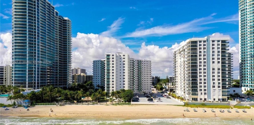 Condominio en Hollywood, Florida, 1 dormitorio  № 1365571