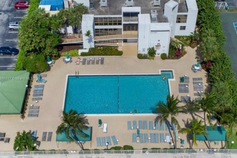 Apartamento en alquiler en Hallandale Beach, Florida, 1 dormitorio, 85.01 m2 № 1365619 - foto 2