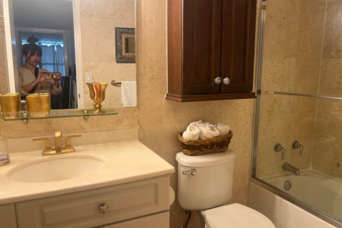 Apartment in Hallandale Beach, Florida 1 bedroom, 85.01 sq.m. № 1365619 - photo 15