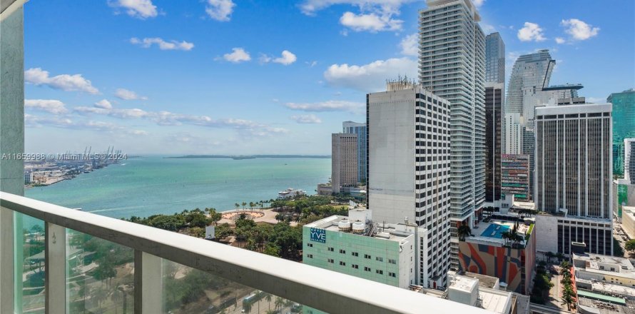 Condominio en Miami, Florida, 1 dormitorio  № 1365569