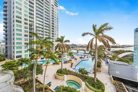 Condominio en venta en Miami, Florida, 1 dormitorio, 74.88 m2 № 1365569 - foto 16