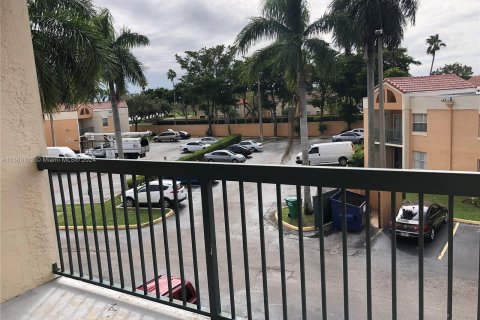 Copropriété à louer à Hialeah, Floride: 2 chambres, 88.26 m2 № 1365621 - photo 10