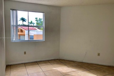 Condo in Hialeah, Florida, 2 bedrooms  № 1365621 - photo 14