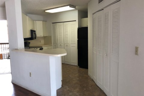 Copropriété à louer à Hialeah, Floride: 2 chambres, 88.26 m2 № 1365621 - photo 6