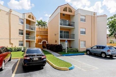 Condo in Hialeah, Florida, 2 bedrooms  № 1365621 - photo 16