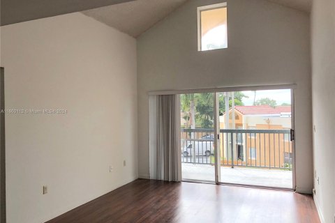 Condominio en alquiler en Hialeah, Florida, 2 dormitorios, 88.26 m2 № 1365621 - foto 8