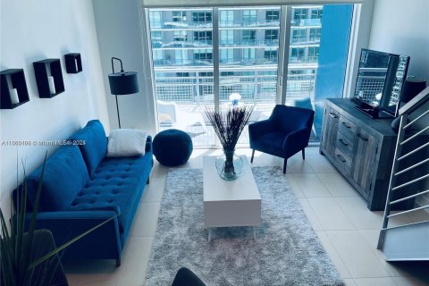 Condominio en alquiler en Miami, Florida, 1 dormitorio, 72.93 m2 № 1365620 - foto 1