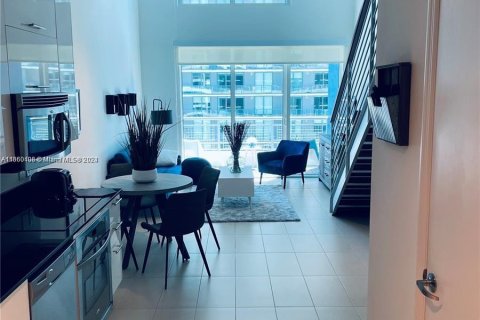 Condo in Miami, Florida, 1 bedroom  № 1365620 - photo 2