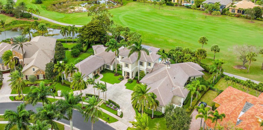 Villa ou maison à West Palm Beach, Floride 5 chambres, 660.72 m2 № 972858