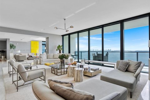 Condominio en venta en Miami, Florida, 3 dormitorios, 286.42 m2 № 688173 - foto 1