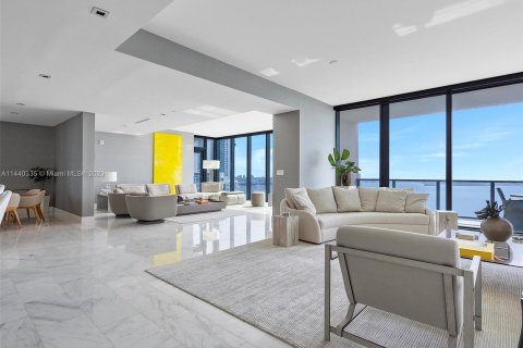 Condominio en venta en Miami, Florida, 3 dormitorios, 286.42 m2 № 688173 - foto 6