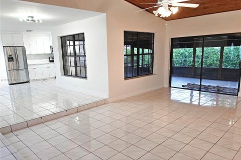 Villa ou maison à louer à Miami, Floride: 4 chambres, 168.99 m2 № 1367407 - photo 10