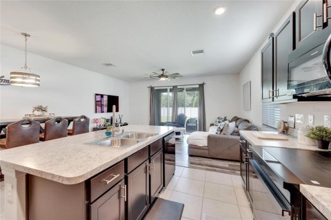 Townhouse in Brandon, Florida 3 bedrooms, 165.83 sq.m. № 1320428 - photo 13