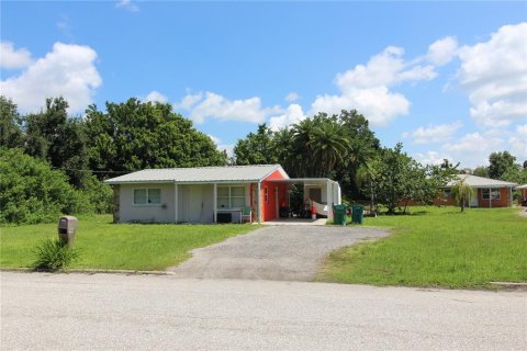 Propiedad comercial en venta en Punta Gorda, Florida, 4 dormitorios, 232.26 m2 № 1320461 - foto 1