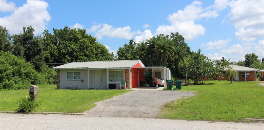 Commercial property in Punta Gorda, Florida 4 bedrooms, 232.26 sq.m. № 1320461