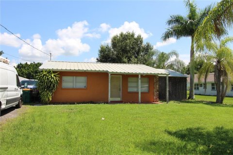 Propiedad comercial en venta en Punta Gorda, Florida, 4 dormitorios, 232.26 m2 № 1320461 - foto 3