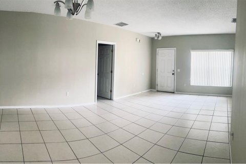 House in Kissimmee, Florida 4 bedrooms, 162.02 sq.m. № 1257730 - photo 7