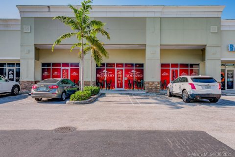 Купить коммерческую недвижимость в Майами, Флорида № 9359 - фото 5