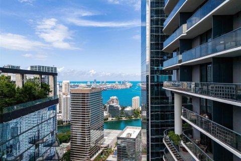 Condo in Miami, Florida, 1 bedroom  № 1292633 - photo 1