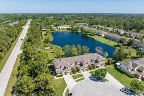 Touwnhouse à vendre à New Smyrna Beach, Floride: 4 chambres, 152.55 m2 № 1296640 - photo 1