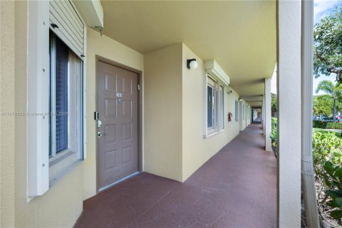 Condo in Pembroke Pines, Florida, 2 bedrooms  № 1394777 - photo 28