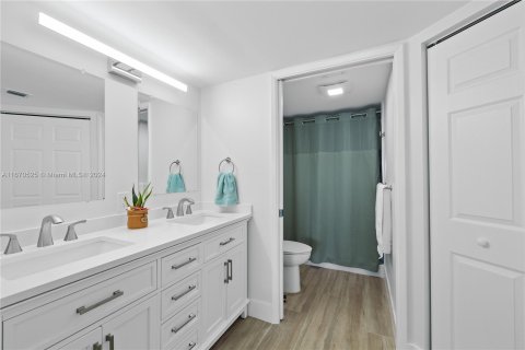 Condo in Pembroke Pines, Florida, 2 bedrooms  № 1394777 - photo 24