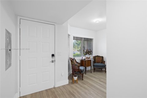 Condo in Pembroke Pines, Florida, 2 bedrooms  № 1394777 - photo 5