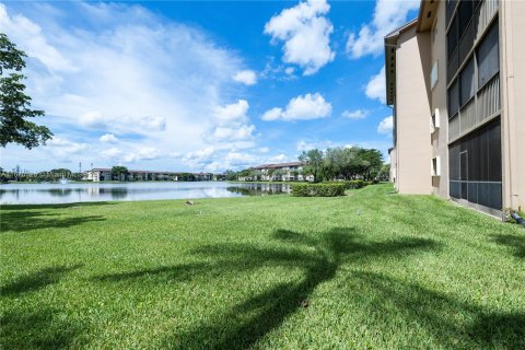 Condo in Pembroke Pines, Florida, 2 bedrooms  № 1394777 - photo 30