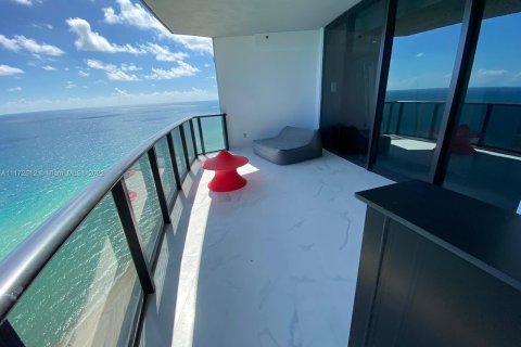 Condominio en venta en Sunny Isles Beach, Florida, 4 dormitorios, 385.92 m2 № 3007 - foto 28