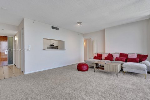 Condo in North Bay Village, Florida, 3 bedrooms  № 1378781 - photo 5