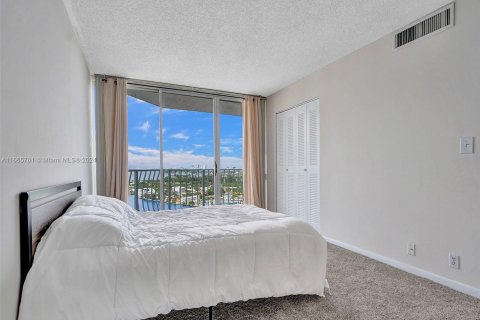 Condo in North Bay Village, Florida, 3 bedrooms  № 1378781 - photo 25