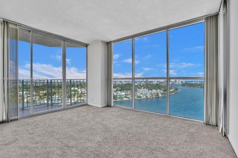 Condo in North Bay Village, Florida, 3 bedrooms  № 1378781 - photo 18