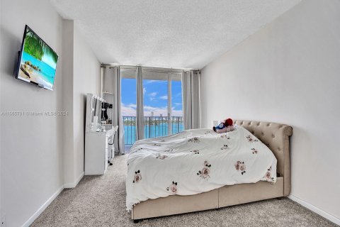 Condo in North Bay Village, Florida, 3 bedrooms  № 1378781 - photo 9