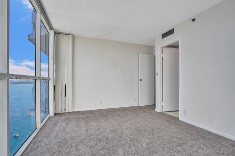 Condo in North Bay Village, Florida, 3 bedrooms  № 1378781 - photo 20