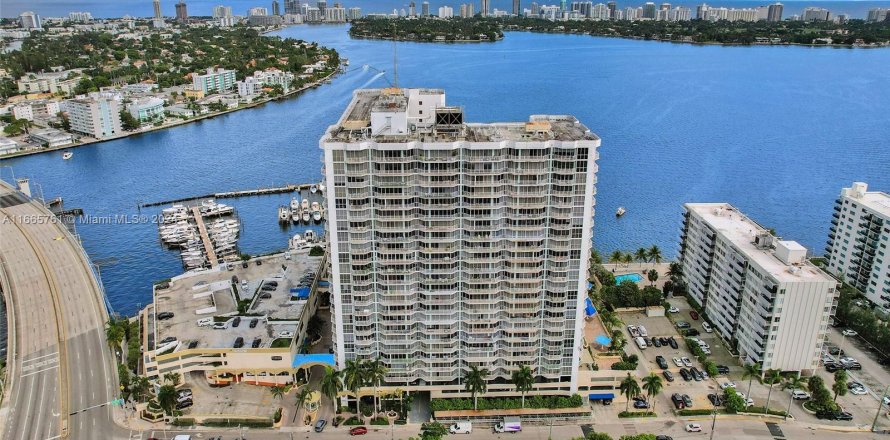 Condo in North Bay Village, Florida, 3 bedrooms  № 1378781