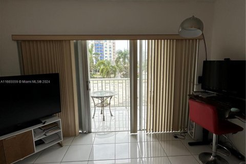 Condominio en venta en Sunny Isles Beach, Florida, 1 dormitorio, 70.79 m2 № 1378738 - foto 25