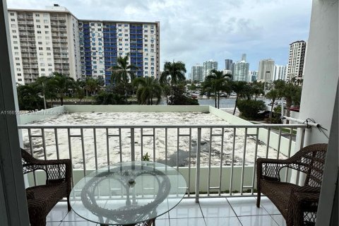 Condo in Sunny Isles Beach, Florida, 1 bedroom  № 1378738 - photo 26