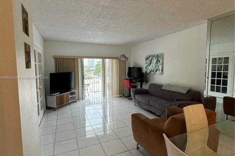 Condo in Sunny Isles Beach, Florida, 1 bedroom  № 1378738 - photo 21