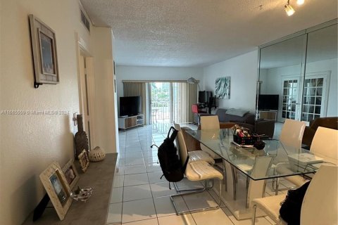 Condo in Sunny Isles Beach, Florida, 1 bedroom  № 1378738 - photo 20