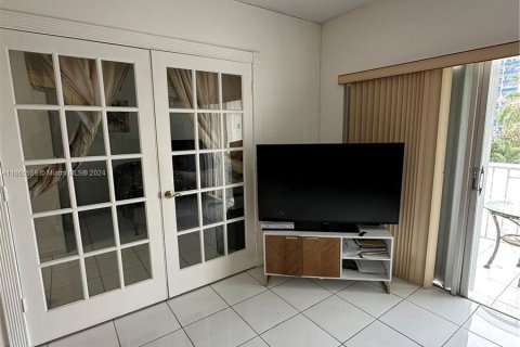 Condo in Sunny Isles Beach, Florida, 1 bedroom  № 1378738 - photo 24