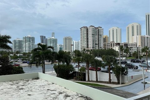 Condo in Sunny Isles Beach, Florida, 1 bedroom  № 1378738 - photo 27