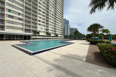 Copropriété à vendre à Sunny Isles Beach, Floride: 1 chambre, 70.79 m2 № 1378738 - photo 7